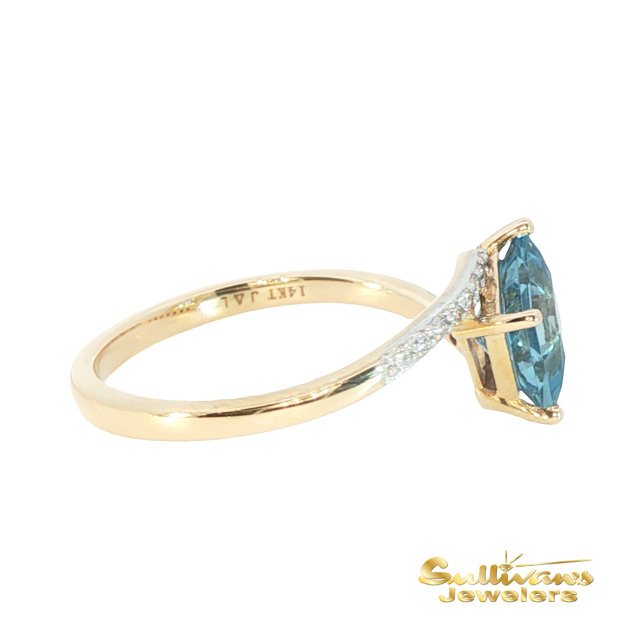 Yellow Gold Princess Ring Featuring a Blue Topaz