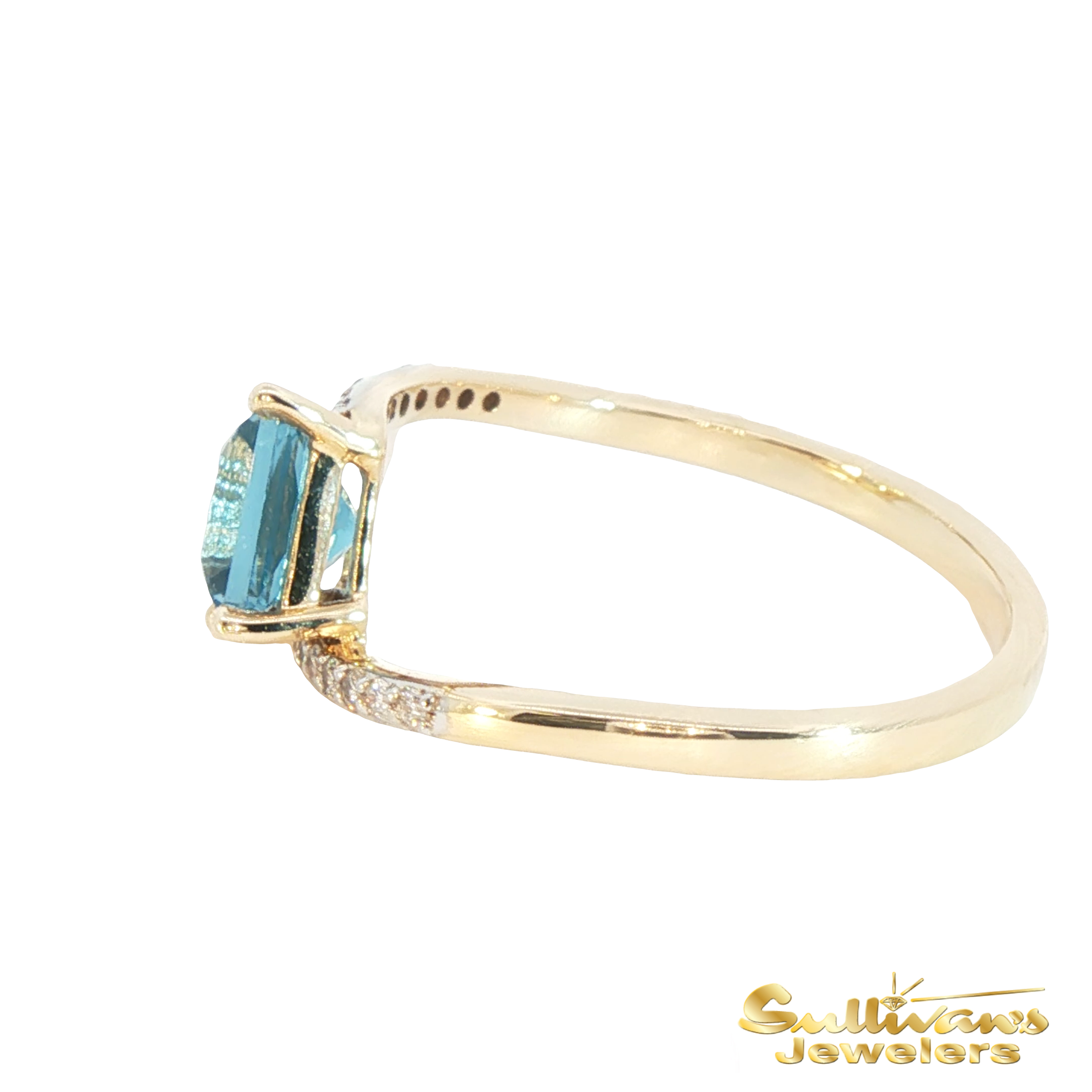 Yellow Gold Princess Ring Featuring a Blue Topaz