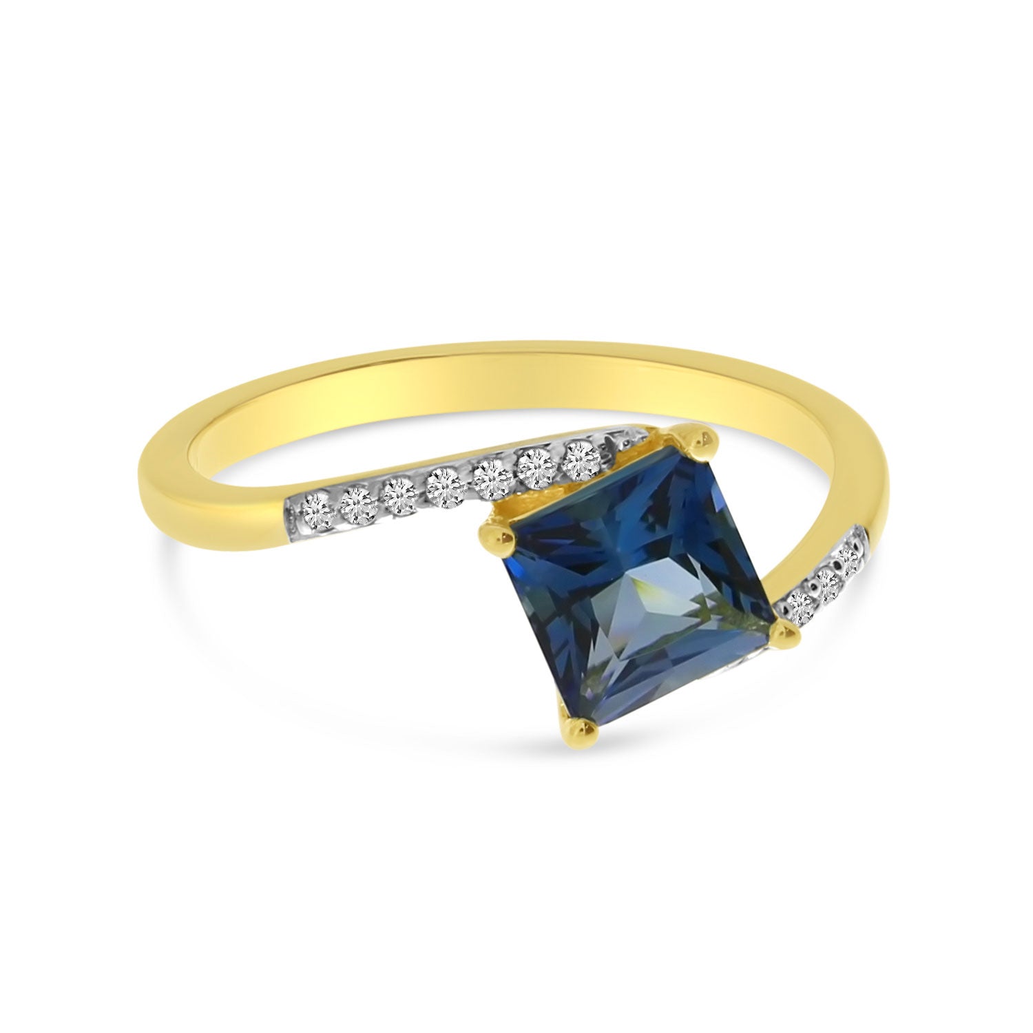 Yellow Gold Princess Ring Featuring a Blue Topaz