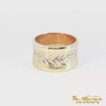 Load and play video in Gallery viewer, Textured Gold Band Ring with Leaf Design