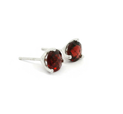 14k White Gold Checkerboard Garnet Stud Earrings