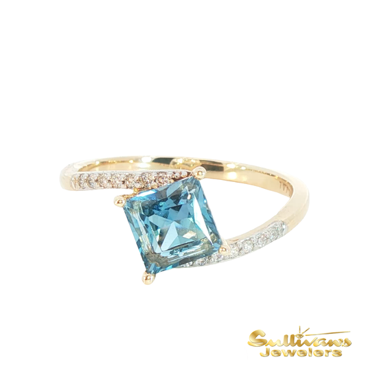 Yellow Gold Princess Ring Featuring a Blue Topaz
