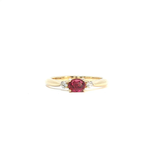 Yellow Gold Multistone Ring with Oval Ruby Cabochon