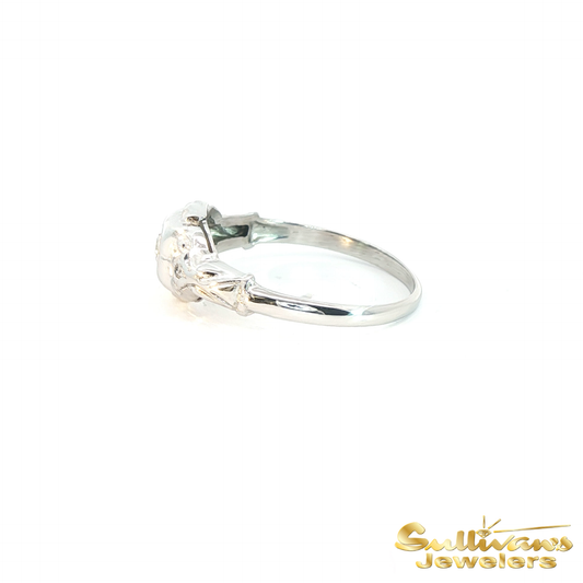 14K White Gold Vintage Diamond Illusion Ring