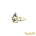 Load image into Gallery viewer, 14K Yellow Gold Kite Shaped Moss Agate Ring

