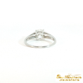 Load image into Gallery viewer, Platinum Vintage Diamond Split-Shank Ring
